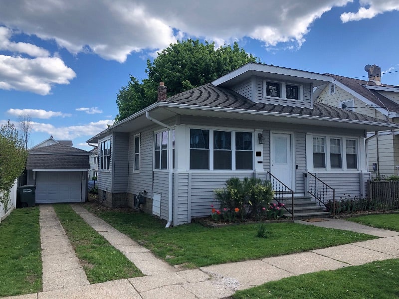 Private house with private off-street parking 