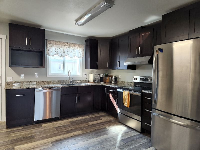 brand-new kitchen cabinets and new appliances since 2019