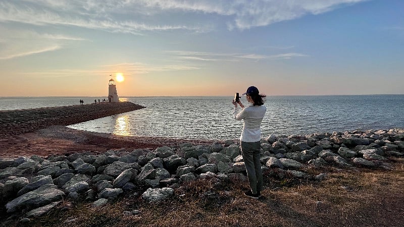 Take a walk around beautiful Lake Hefner after a hard days work just 6 minutes away!