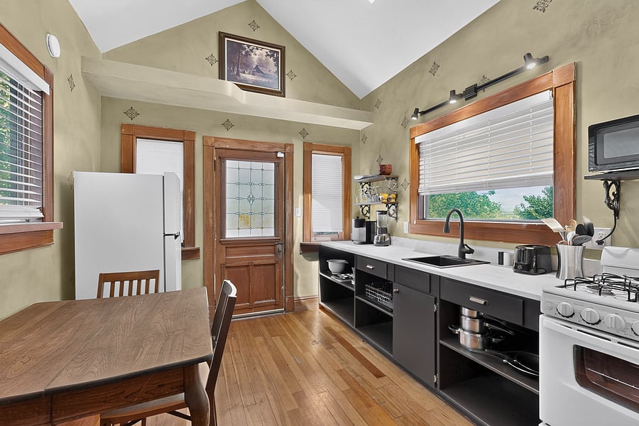 Furnished Finder property 379543_1 photo 12