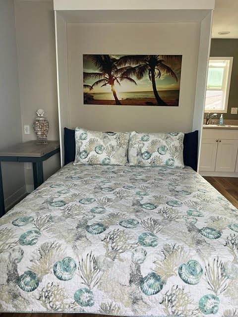 Queen Murphy Bed
New Mattress and Bedding