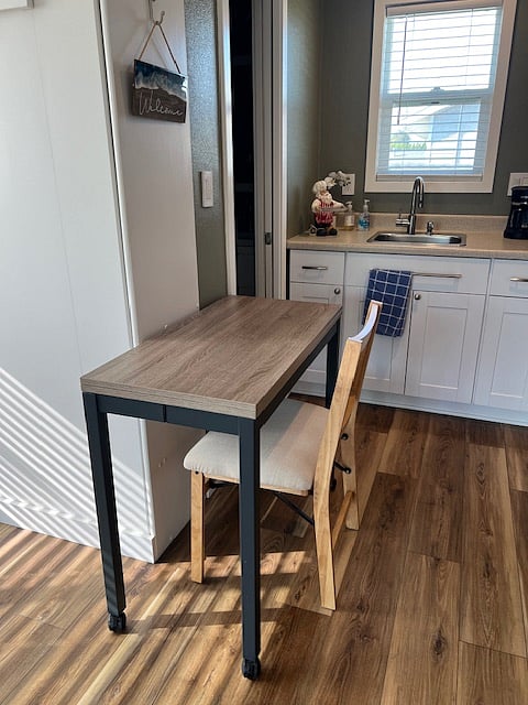 This is the dining table at its smallest adjustable size.