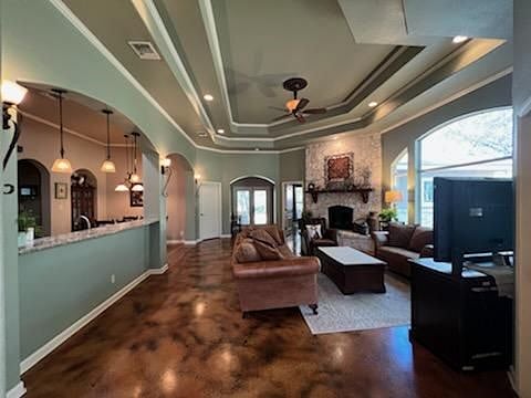 Living room with tre ceilings 18 ft tall