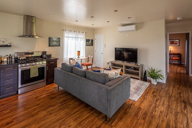 Furnished Finder property 379826_1 photo 2