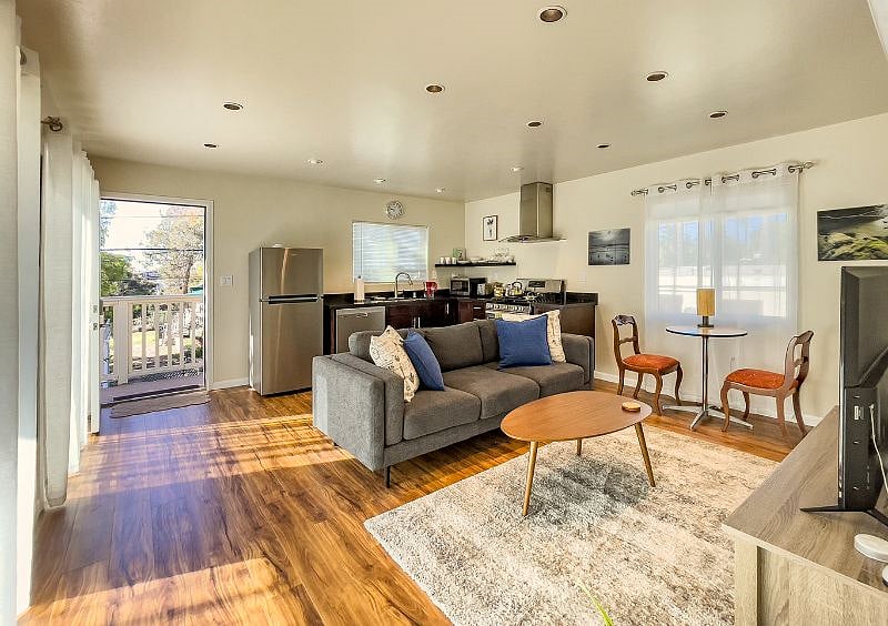 Furnished Finder property 379826_1 photo 3
