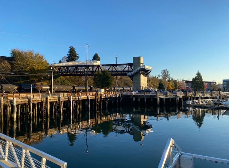 Everett Marina and Grand Avenue Bridge is close by. Great place to walk, have coffee, go to one of the many restaurants or take in the sunset. Outdoor food trucks and live music at the marina in the summer months.