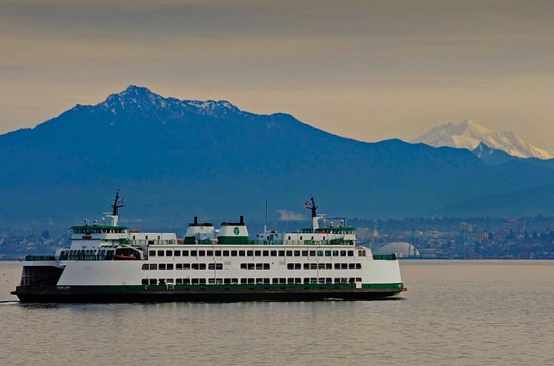 Mukilteo Ferry 4 miles away. Walk or drive on. Short ride to Whidbey Island. Have lunch in Langley, Coupeville or explore Deception Pass. Go to Fort Casey or catch another ferry boat to Port Townsend, a renovated Victorian seaside town. Located at the northeastern tip of the Olympic Peninsula on the Puget Sound.