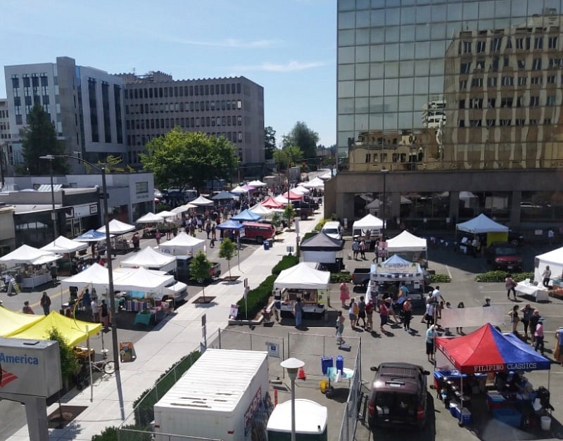 Celebrating its 33rd season.
Walk to the Everett Farmers Market.
May-October.
Located at Hewitt and Wetmore.
10:30am-3pm every Sunday.
Dont forget your bags!
Everettfarmersmarket.com