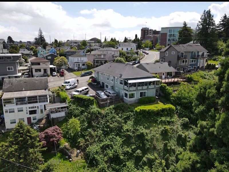 Back of apartment complex. Providence Pacific campus Pavilion for Women & Children, upper far right.