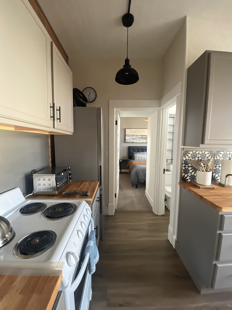 Apartment sized stove/oven. Air fryer with toaster oven.