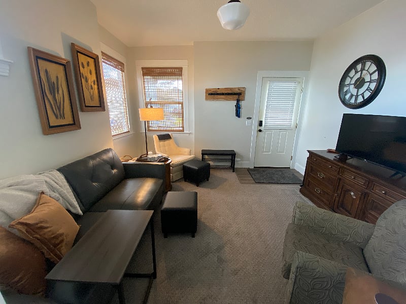 Ample seating. 2 'C' tables for your laptops