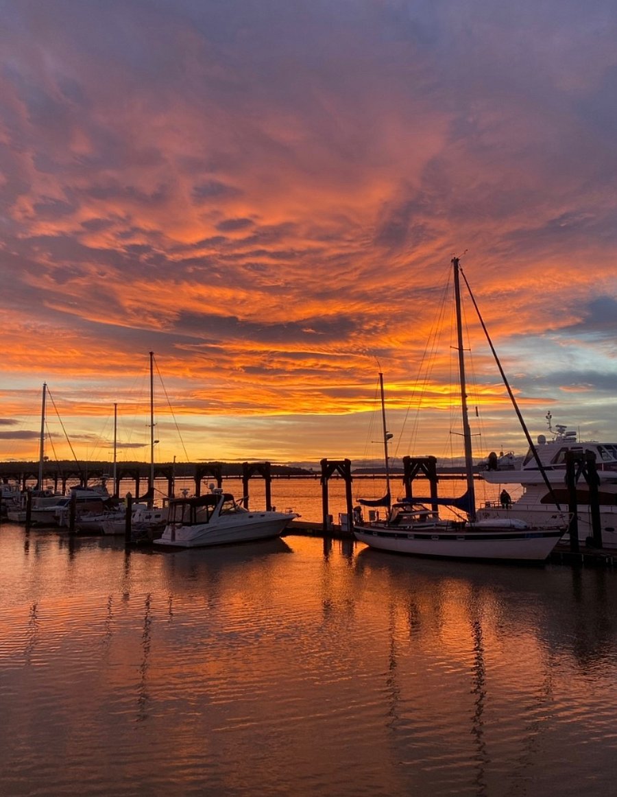 One of the many ever-changing sunsets at the Everett Marina. Take a stroll and stop for a coffee at Woods coffee or Seas the Day.