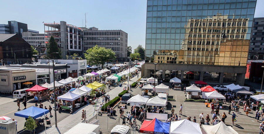 Celebrating its 33rd season.
Walk to the Everett Farmers Market.
May-October.
Located at Hewitt and Wetmore.
10:30am-3pm every Sunday.
Dont forget your bags!