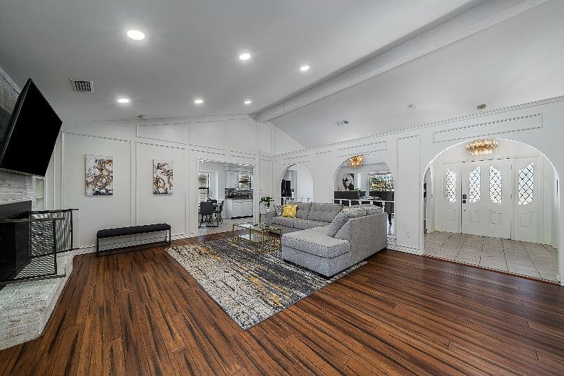 Furnished Finder property 379881_1 photo 8