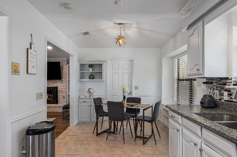 Furnished Finder property 379881_1 photo 16