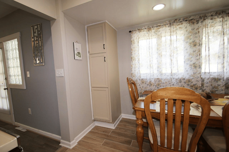 Eat-In Kitchen