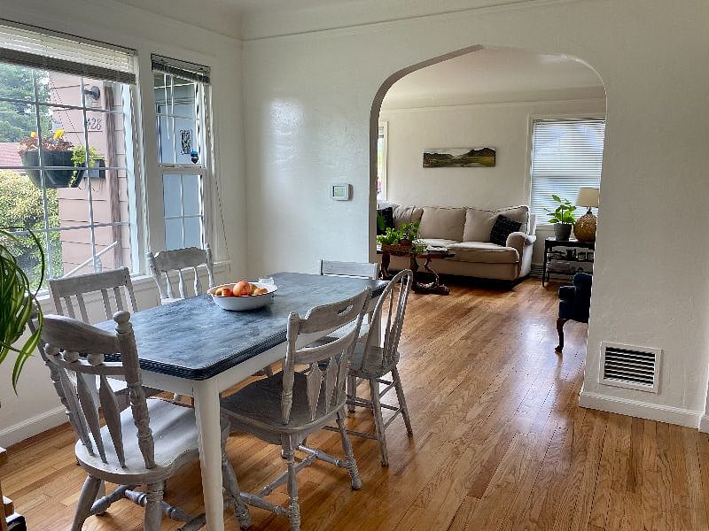 Furnished Finder property 379982_1 photo 11