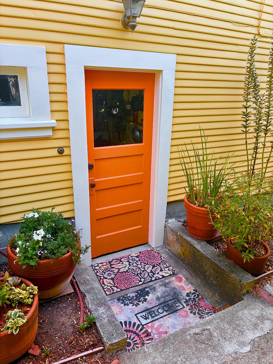 priivate entrance, 1 step