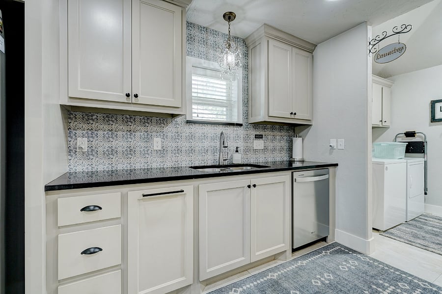 Quartz countertop built in dishwasher