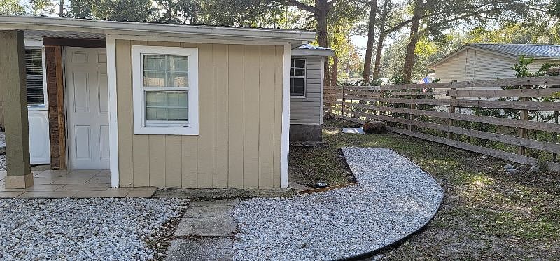 daytime room entrance from the left side 