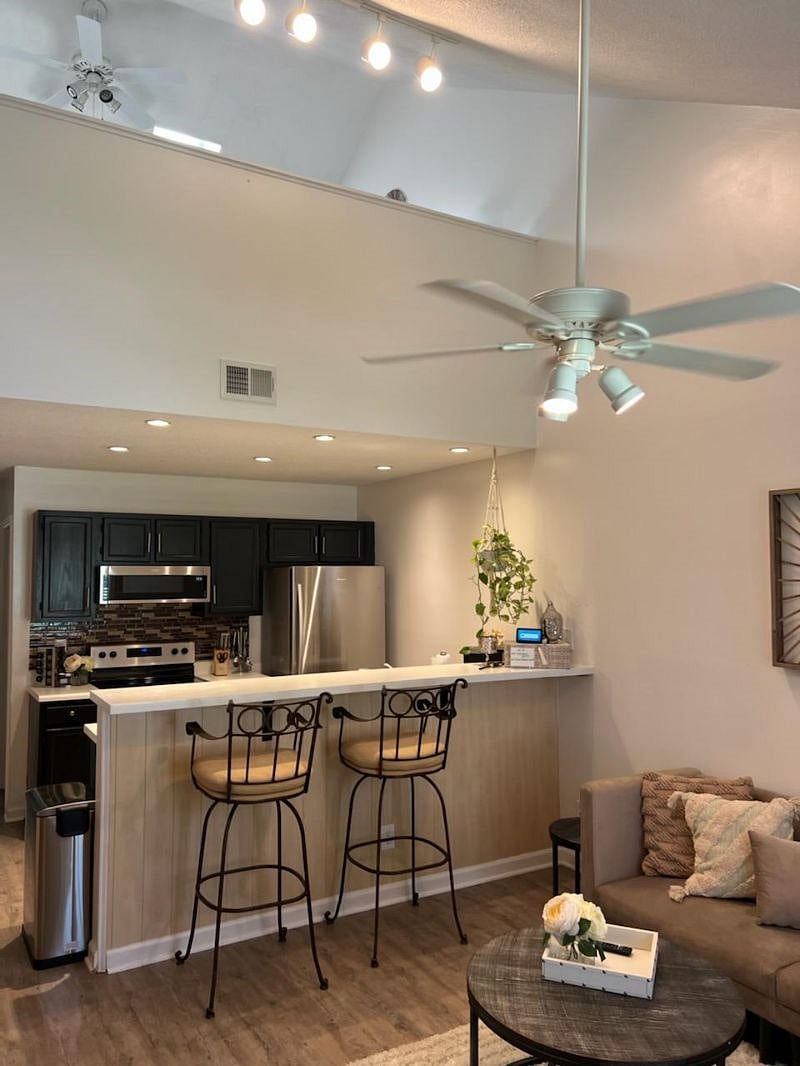 Furnished Finder property 380307_1 photo 3