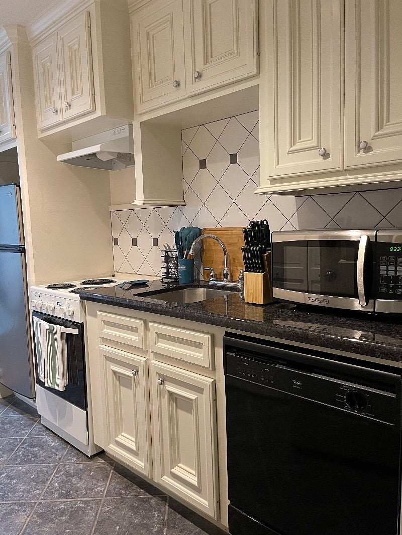 Furnished Finder property 380360_1 photo 24