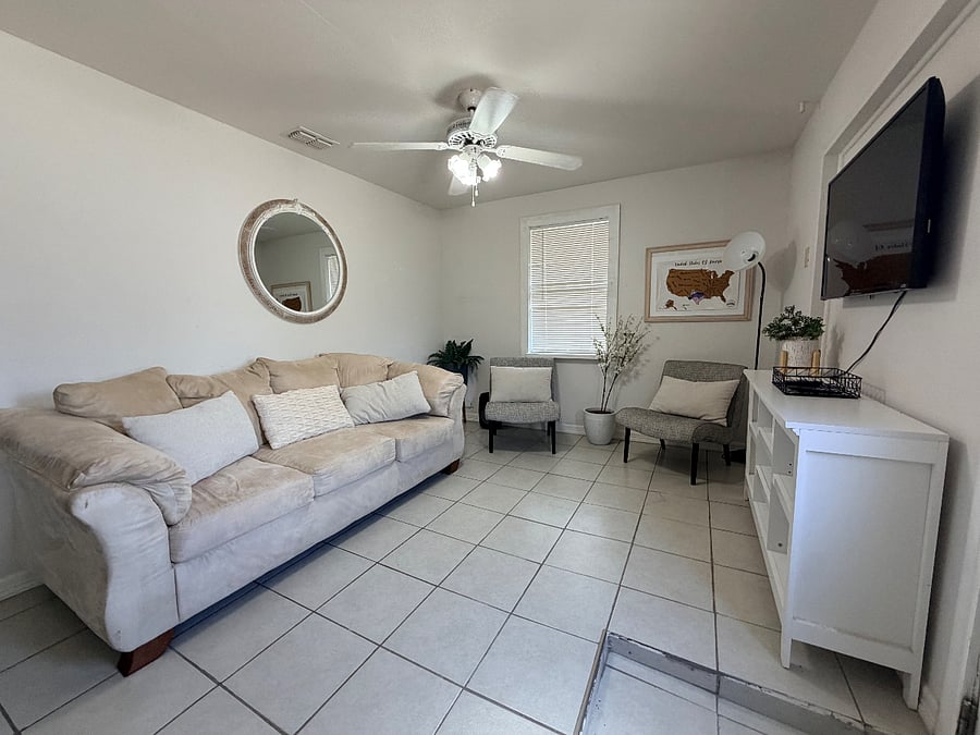 Furnished Finder property 380380_1 photo 2