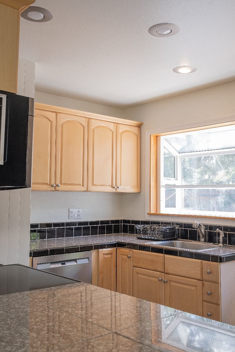 Furnished Finder property 380416_1 photo 15