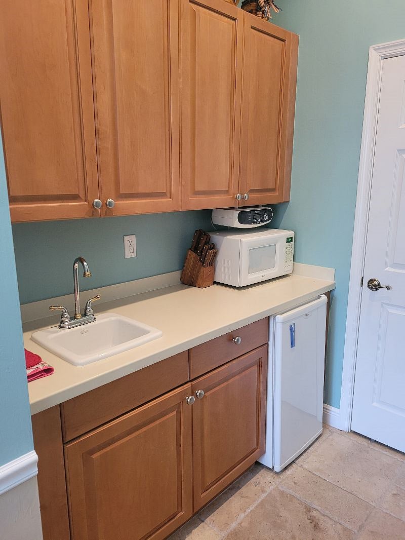 Furnished Finder property 380500_1 photo 3