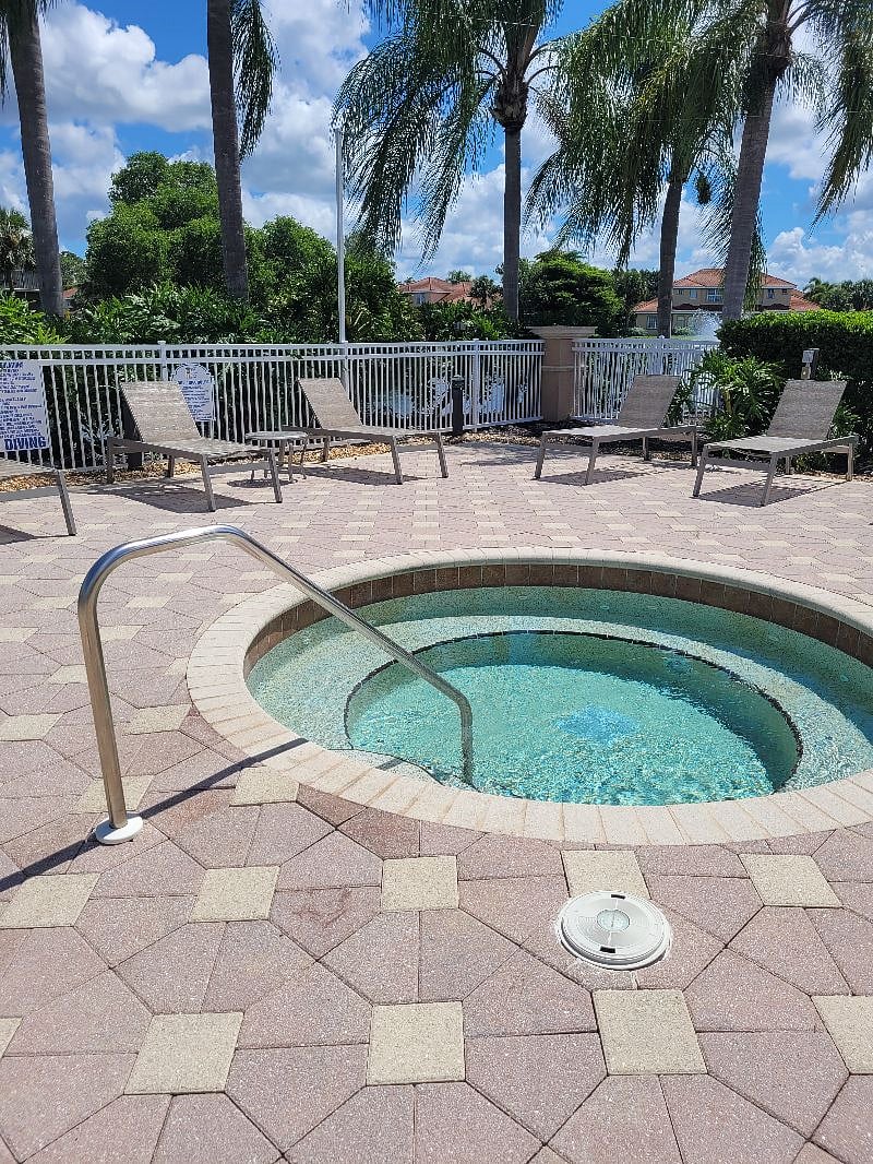 Hot tub in the main pool at clubhouse