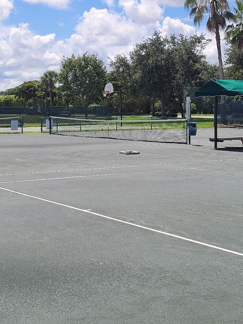 Tennis court
Basketball court
Pickleball court