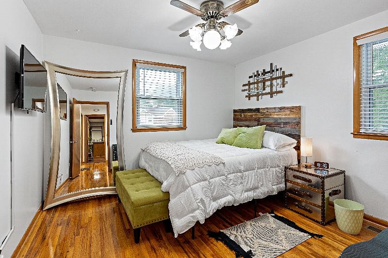 Bedroom 3 with full sized mirror