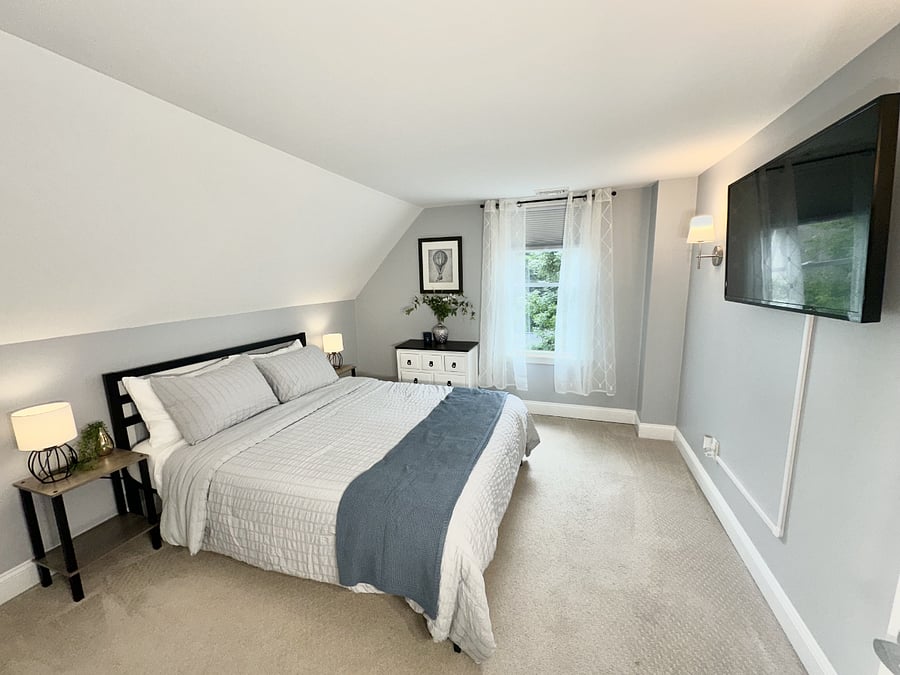 Bedroom 3 with queen size bed