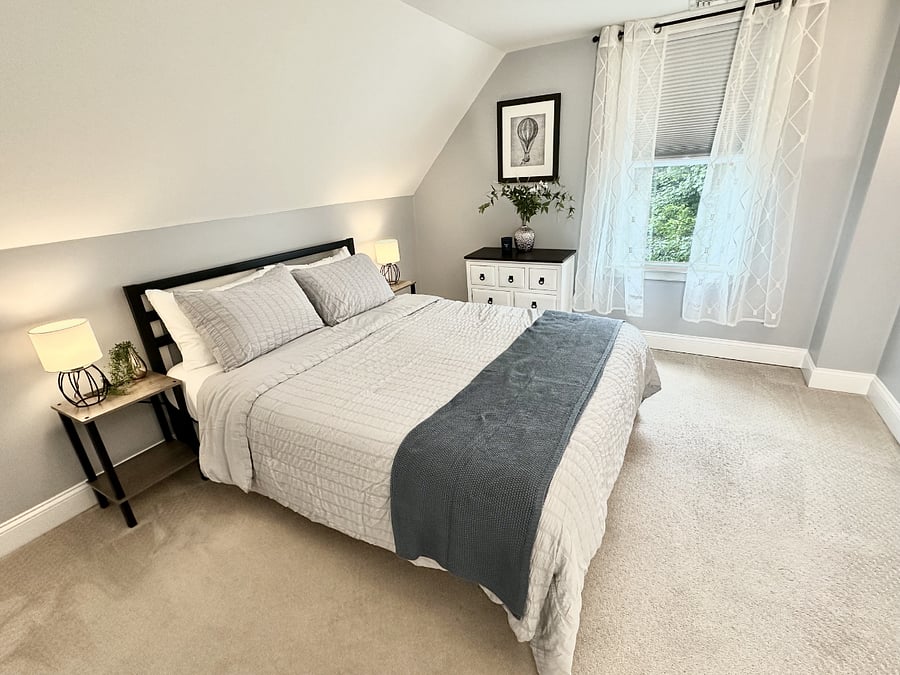 Bedroom 3 with queen size bed