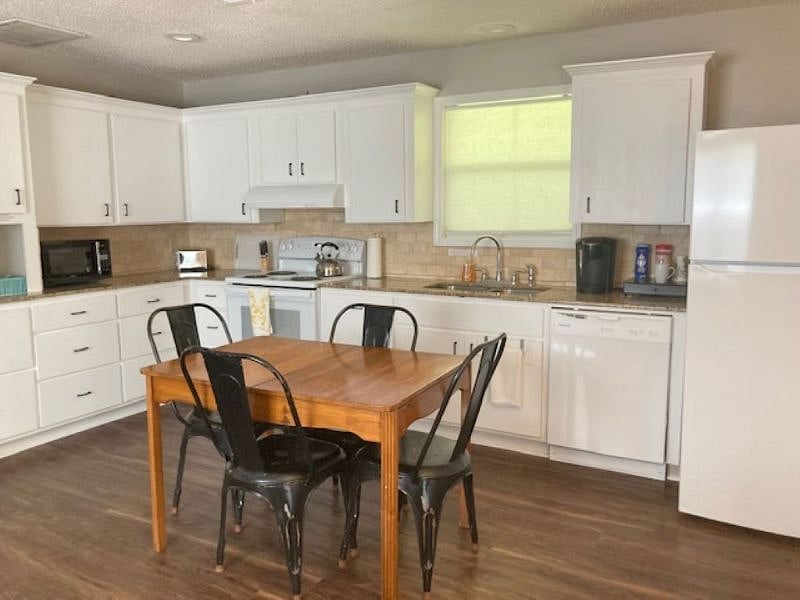 Furnished Finder property 380558_1 photo 6