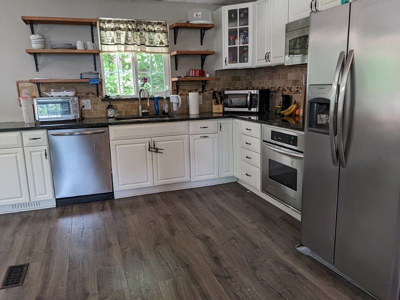 Furnished Finder property 380606_2 photo 8