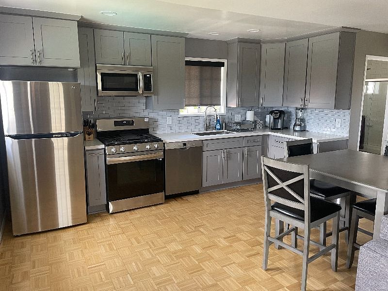 Furnished Finder property 380650_1 photo 3