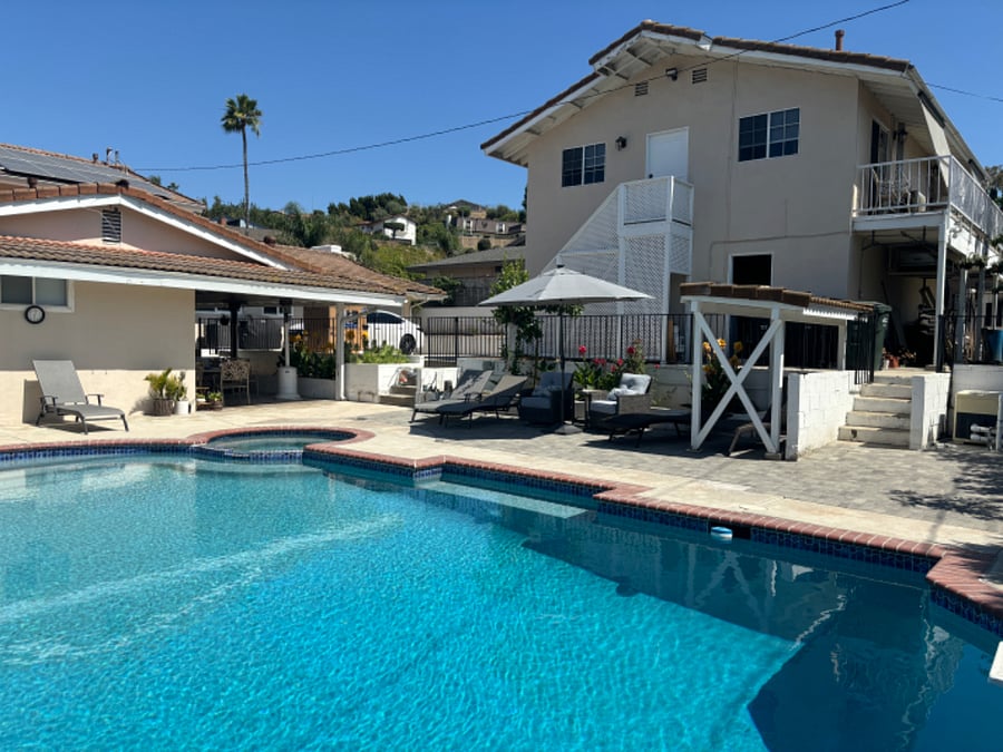 Furnished Finder property 380650_1 photo 25
