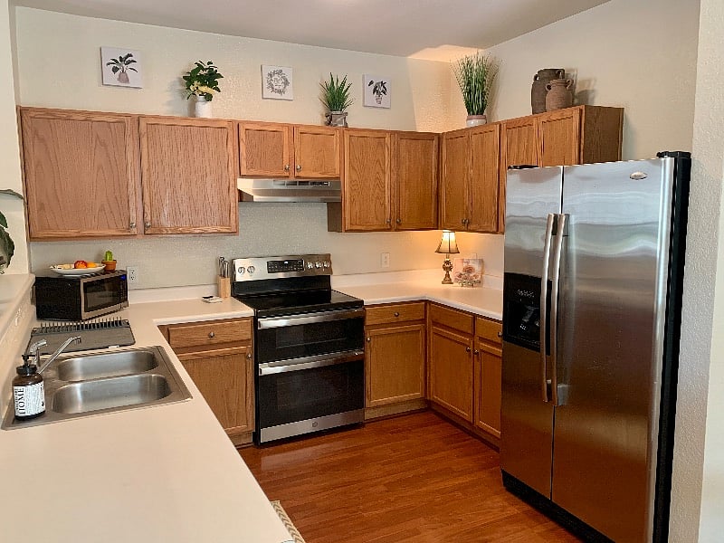 Double oven with conventional and convection. Kitchen stocked for 6-8 guests
