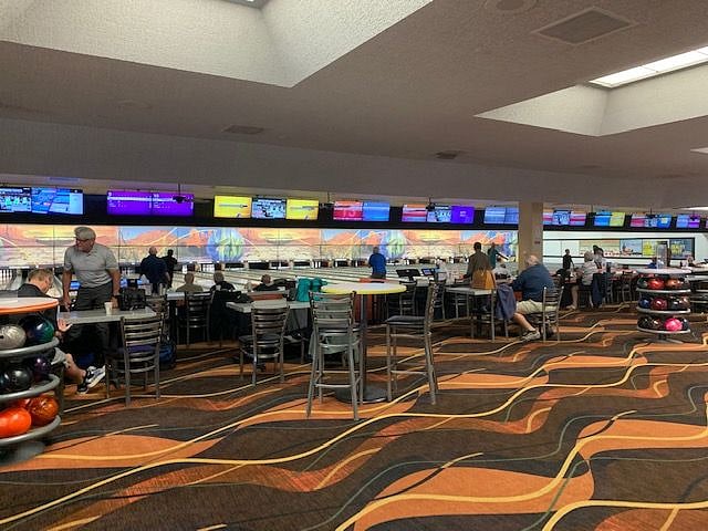 Full size bowling alley
Numerous amnetites are available at SCW. including: 7 golf courses, numerous indoor and outdoor swimming pools and jacuzzi's, tennis, pickleball, numerous clubs and club rooms, minature golf, bocci ball, billiards, outdoor and indoor walking tracks, ping pong, and racquet ball.