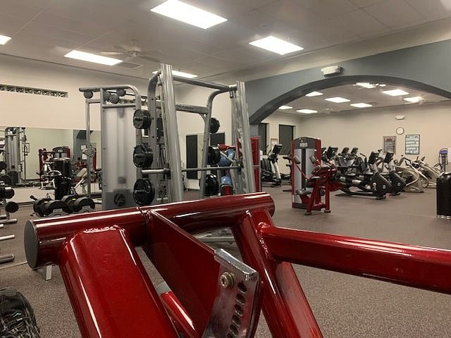 SCW has 4 separate Rec centers each with their own gyms like this one. The one showing is from the RH Johnson Rec center
Numerous amnetites are available at SCW. including: 7 golf courses, numerous indoor and outdoor swimming pools and jacuzzi's, tennis, pickleball, numerous clubs and club rooms, minature golf, bocci ball, billiards, outdoor and indoor walking tracks, ping pong, and racquet ball.