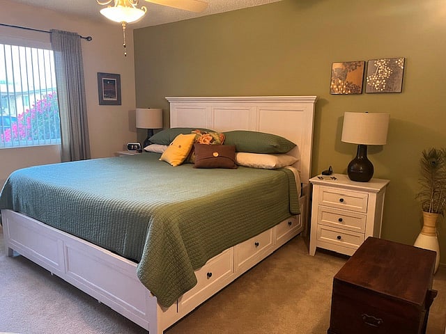 King size bed - Master bedroom