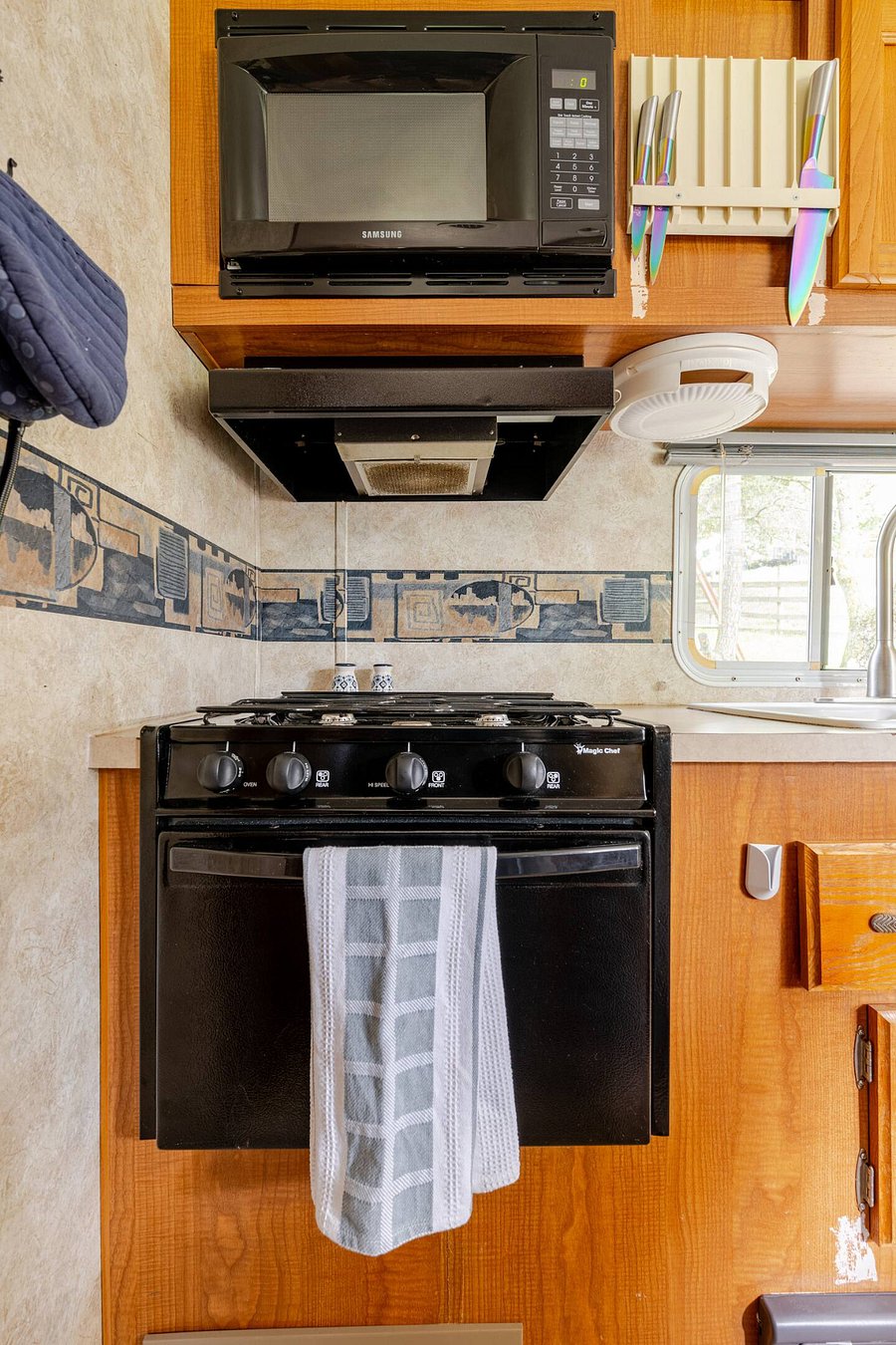 Cook up a delicious meal on the stove top/oven. The trailer is equiped with pots, pans and other cookware.