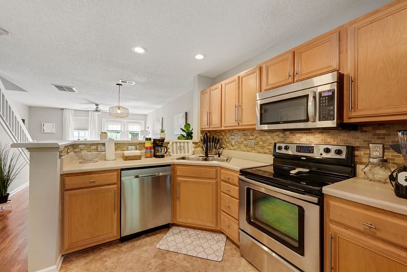 Furnished Finder property 381109_1 photo 7