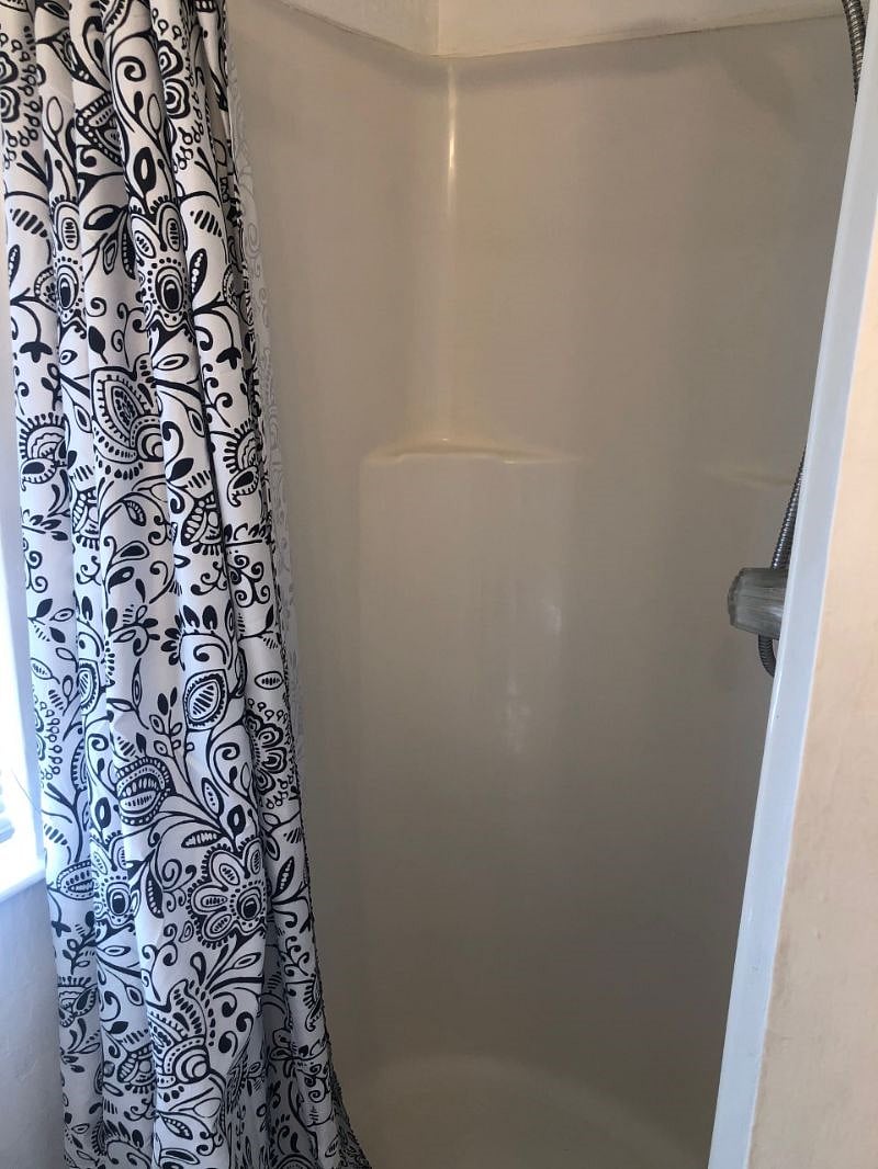 Stall Shower (no bathtub)