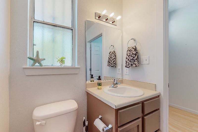 Downstairs 1/2 bath