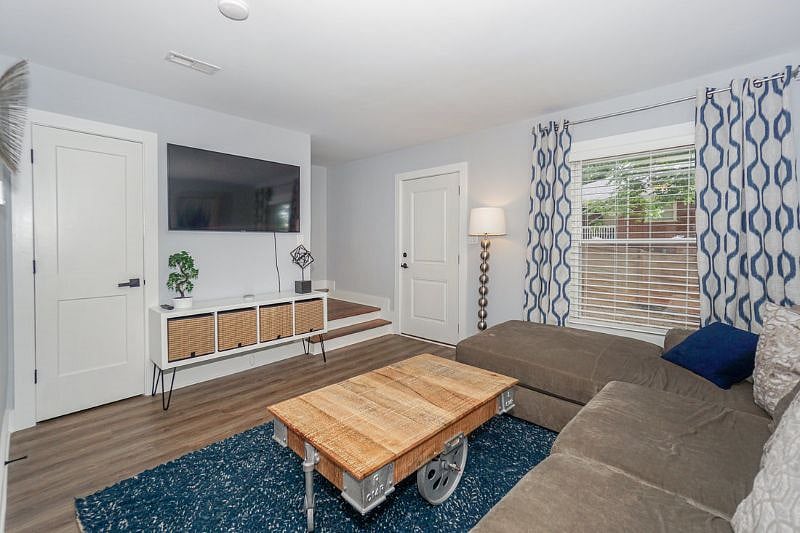Furnished Finder property 381450_1 photo 11