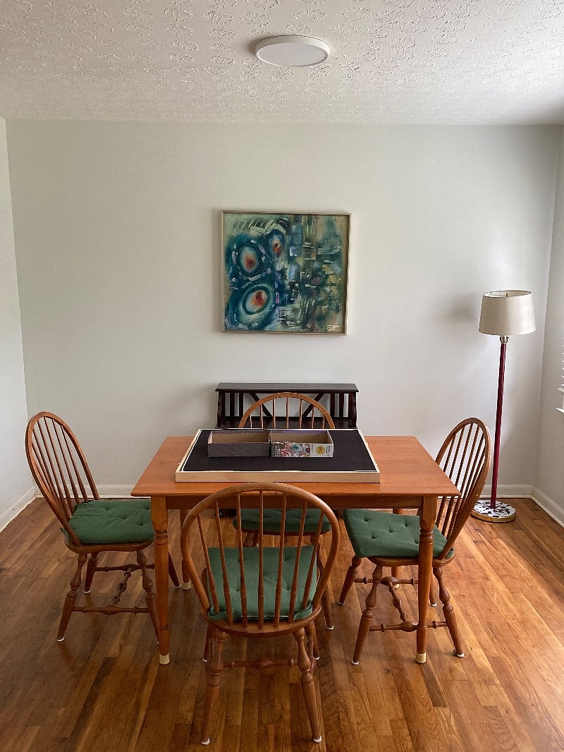 Diningroom with seating for Four