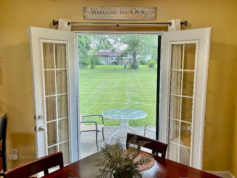Retractable screen so you can enjoy a nice morning breeze