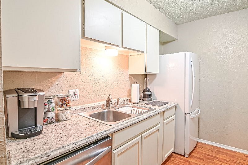 Furnished Finder property 381682_2 photo 5